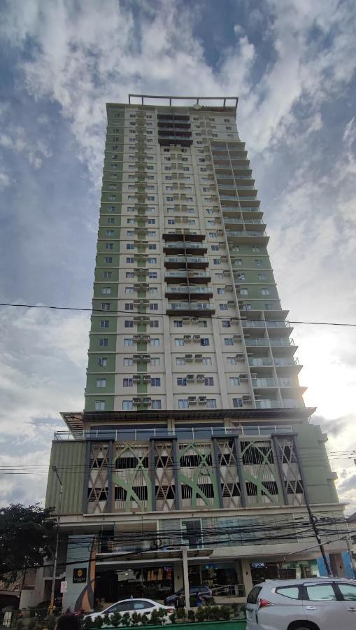 Aparthotel Sunvida Tower Cebu Stadt Exterior foto